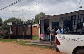Dos hombres armados asaltaron una farmacia en Capiatá, llevándose dinero en efectivo y un aparato telefónico.