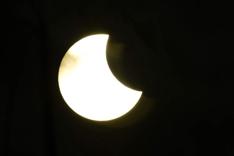 Eclipse de sol anular a las 17:00 de este sábado, desde la Costanera de Asunción.