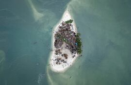 Vista aérea de las construcciones en la isla Nyangai, el 30 de abril de 2025.