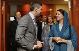 El presidente electo Santiago Peña se reunió hoy con la Ministra de Estado para la Cooperación Internacional de los Emiratos Árabes Unidos, S.E. Doña Reem Al Hashimy