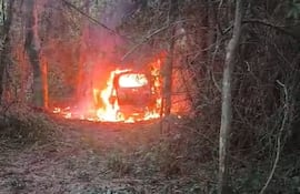 Agredió a su concubina, se apoderó de su auto y lo quemó en Capitán Meza
