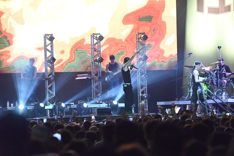 Trueno subió al escenario del festival Asunciónico 2024.