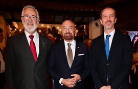 José Antonio Marcondes de Carvalho, embajador de Brasil, Pierre Christian Soccoja, embajador de Francia y Javier Parrondo, embajador de España.