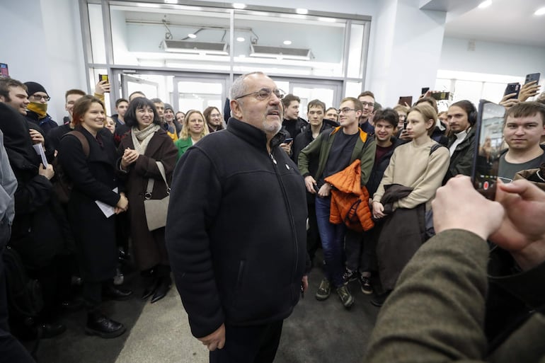 Boris Nadezhdin, opositor ruso descalificado por el poder electoral de su país para competir ante Vladimir Putin por la presidencia. Votó en Moscú.