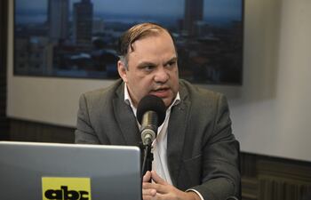 Senador Mario Varela (ANR, Fuerza Republicana).