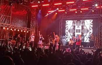 La banda chilena Kudai se presentó anoche en el Yacht ofreciendo un recorrido por sus éxitos y presentando sus nuevos sencillos.