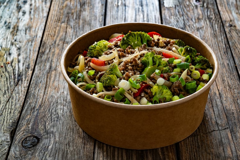 Salteado de carne molida, tipo stir-fry.