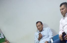Fotografía del exdiputado Andrés Giménez, funcionario de la Cámara de Diputados comisionado a la Municipalidad de Villa Ygatimí. La imagen le habría costado su despido a un funcionario de la institución.