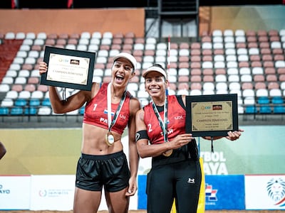 Las paraguayas Michelle Valiente y Giuliana Poletti, campeonas de la cuarta etapa del Circuito Sudamericano de vóley playa. Fueron las primeras en competir en unos Juegos Olímpicos en la modalidad.