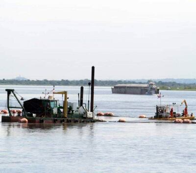 El MOPC, dirigido por Claudia Centurión, adjudicó recientemente los trabajos de dragado de mantenimiento del río Paraguay, en el tramo comprendido entre la confluencia con el Paraná y la desembocadura del río Apa.