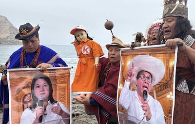 Chamanes realizan rituales previo a las elecciones presidenciales en Perú.
