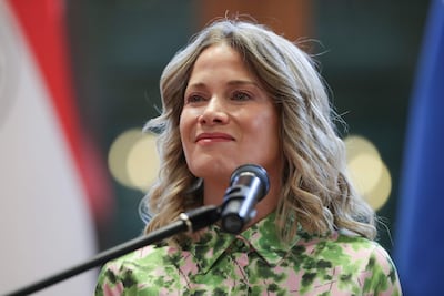 La embajadora de Paraguay ante el gobierno de los Estados Unidos, Estefanía Laterza de los Ríos, habla durante la ceremonia de juramento de su cargo, este viernes en Asunción.