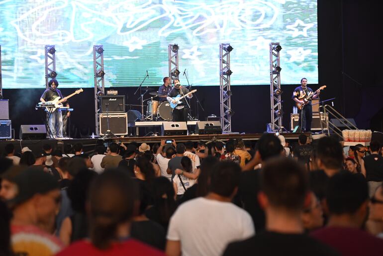 La banda paraguaya El Culto Casero se presentó en el Asúncionico en el Cómite Olímpico Paraguayo.