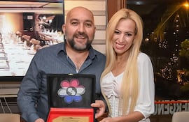 Orlando Arévalo y su esposa Carolina González, en fotos de archivo.