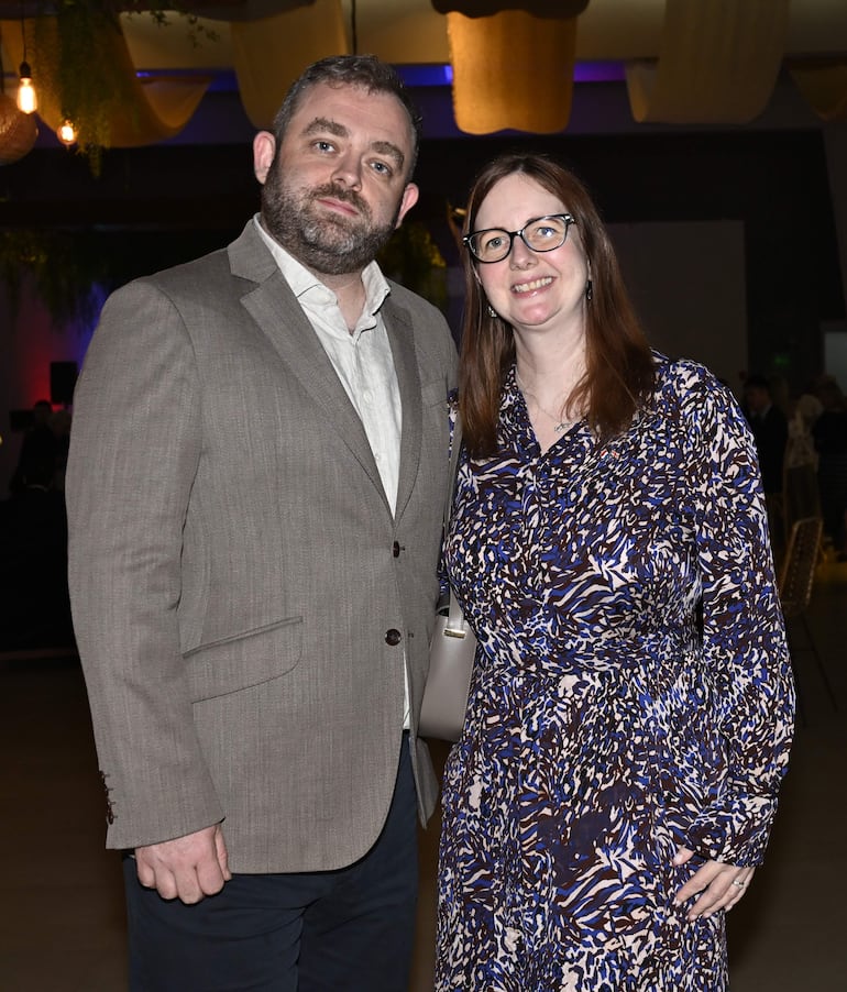 Jack Lightley y Danielle Dunne, embajadora de Reino Unido.