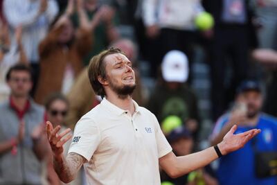 El kazajo Alexander Bublik (27 años) fue otra sorpresa este lunes al eliminar al británico Draper y avanzar a los cuartos de final de Roland Garros.