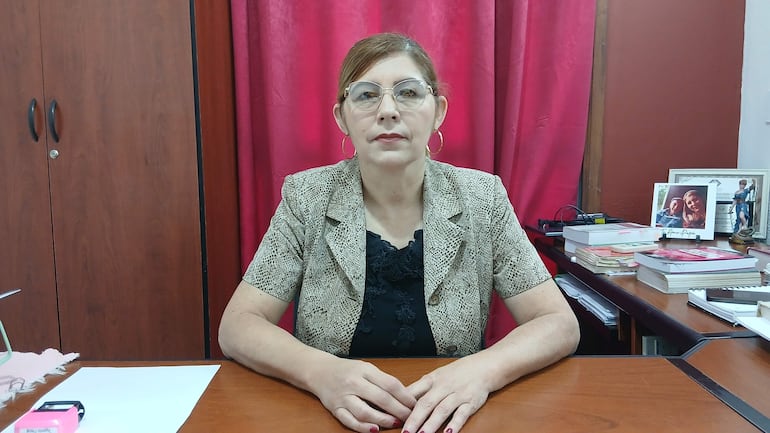 vdb Fiscala Noelia Montanía Narvaja, agente de la ciudad de Coronel Oviedo.