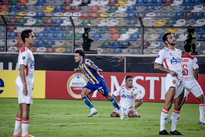 Brahian Ayala (29) festeja su golazo, para el 1-0 transitorio de Luqueño sobre el Grau, en Lima.