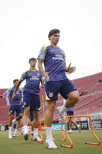 El delantero argentino Julián Álvarez durante un entrenamiento del sábado del Atlético de Madrid, antes del juego del lunes frente al Botafogo de Brasil.
