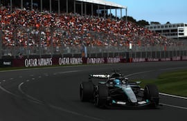 El piloto británico de Mercedes, George Russell, conduce durante el Gran Premio de Australia de Fórmula Uno en el Circuito Albert Park de Melbourne el 8 de marzo de 2026.