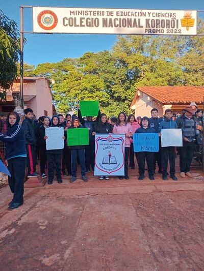 Las movilizaciones reflejan el hartazgo de las comunidades ante un sistema educativo abandonado y sin políticas públicas claras.