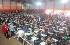 Multitudinaria concurrencia de docentes en San Pedro para conformar banco de datos