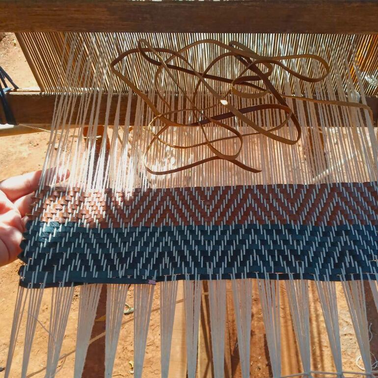 La técnica de ‘cuatro lisos’ produce un tejido con figuras en forma de rombo.