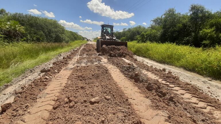 Trabajos de reparacion del camino, sector Toro Pampa - Fuerte Olimpo