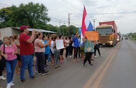 Los pobladores de Villeta exigieron kits de útiles y la reparación de la ruta D071 en la zona de Villeta.