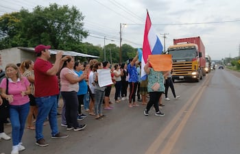 Los pobladores de Villeta exigieron kits de útiles y la reparación de la ruta D071 en la zona de Villeta.