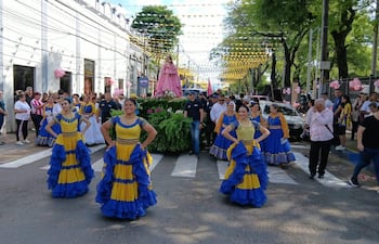 El Bandera Jeré en Luque es la tradicional actividad religiosa y cultural con la que se dan inicio oficial a los festejos patronales en honor a la Virgen del Rosario, patrona de la ciudad