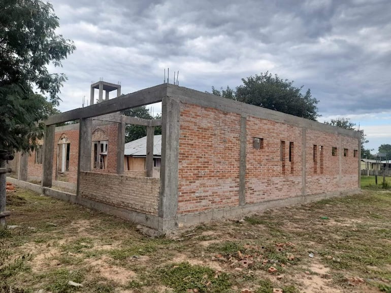 Construccion sin terminar y abandonado en Fuerte Olimpo
