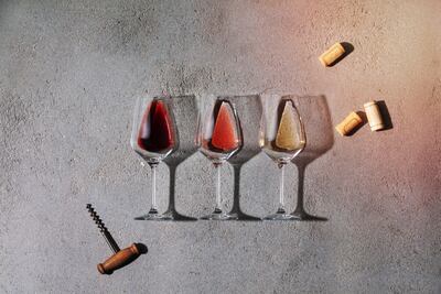 Copas de vino tinto, rosado y blanco.