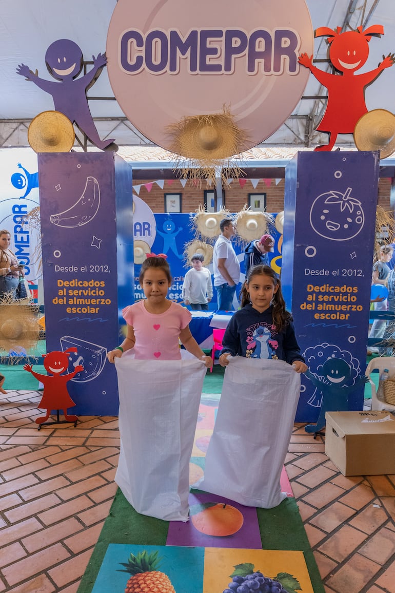 La carrera vosá y otros juegos tradicionales se destacaron en el evento.