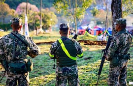 Efectivos de las Fuerzas Armadas custodian Nueva Alborada, durante el Mundial de Rally.
