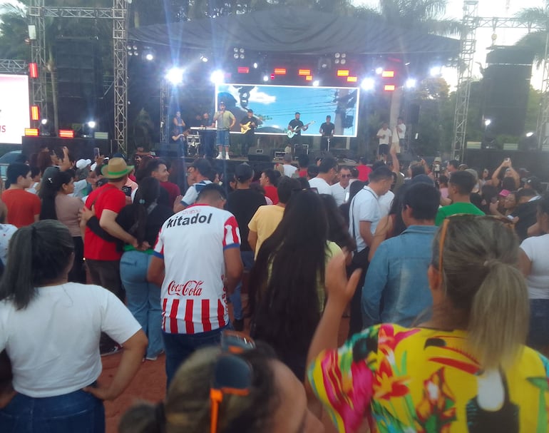 Gran festival artístico bailable a orillas del Tapiracuai en Santaní