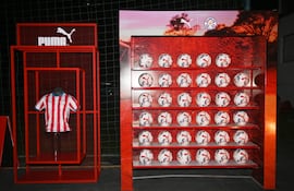 La nueva camiseta de la Albirroja nace del origen que forjó a toda una generación.