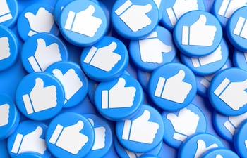 Redes sociales, botón de "like", emojis.