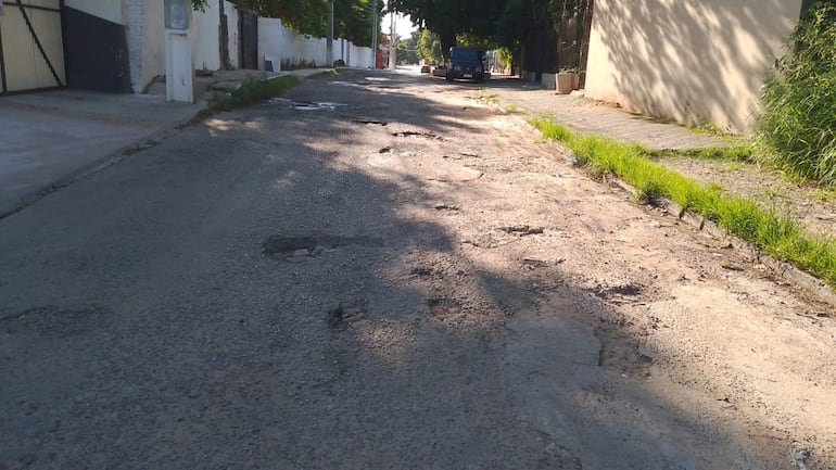 El asfalto en la zona se encuentra en estas condiciones.