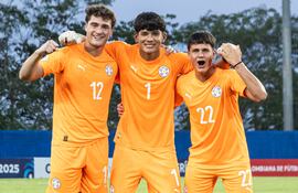 Rainero Laratro, Matías Fernández y Diego Rodríguez, los tres arqueros de la selección paraguaya Sub 17.