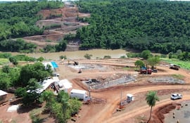 Mediante los trabajos comunitarios buscan evitar accidentes en la zona de obra.