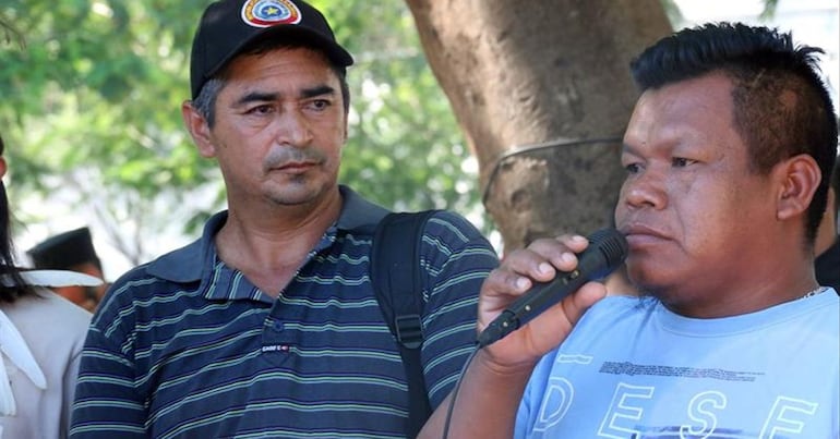Dionisio G&oacute;mez (d), representante de la coordinadora de l&iacute;deres y lideresas ind&iacute;genas.