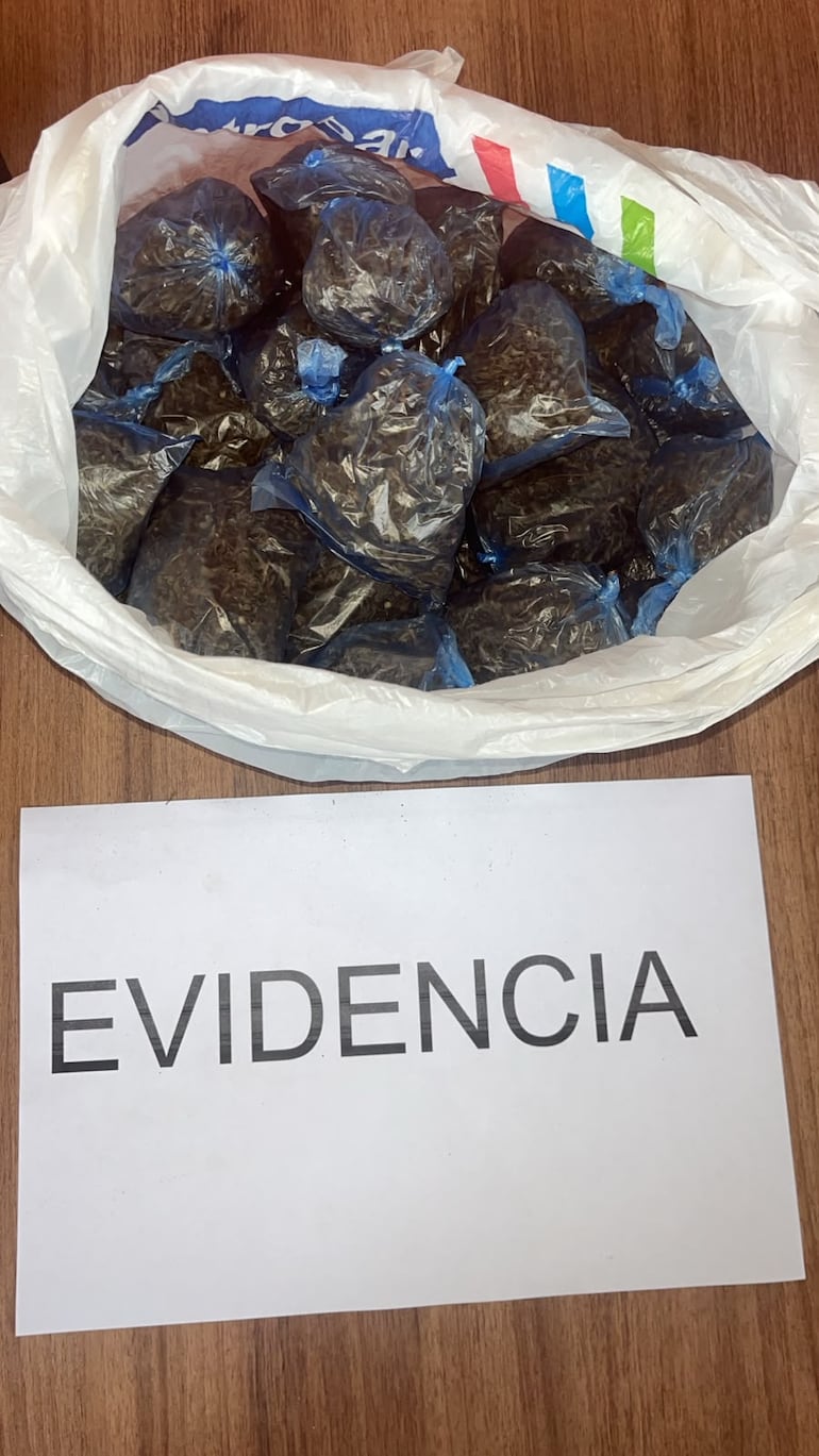 La droga incautada en poder del sospechoso.
