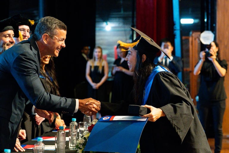 El presidente Santiago Peña participó de la ceremonia de graduación de la Universidad Politécnica Taiwán-Paraguay.