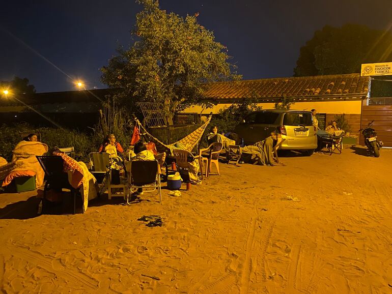 Ñemby padres acampando escuela Don Bienvenido Osorio