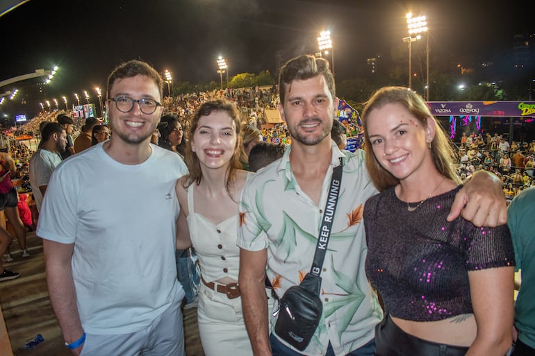 Jaqueline Knopf, Jeferson Kruger, Gabriela Zils Kruger y Anderson Kruger.