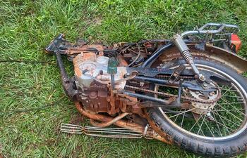 El biciclo quedó inservible y el conductor murió horas después del choque.