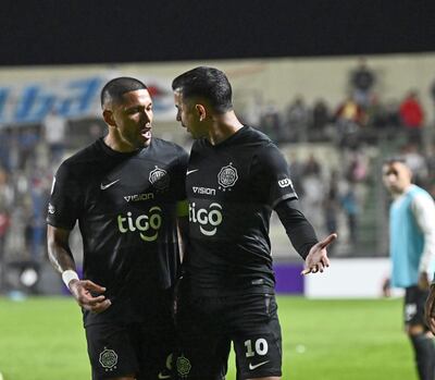 Quién a quién, y qué cosa se reclaman entre Richard y Derlis.