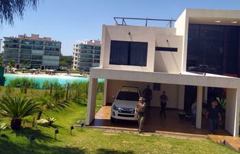 Lujosa casa en Aqua Village de Altos que el legislador vendió a un imputado por narcotráfico.