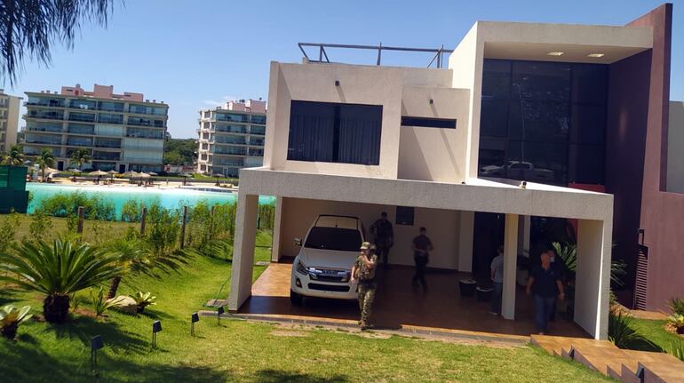 Tribunal verifica lujosa vivienda de Erico Galeano en Altos